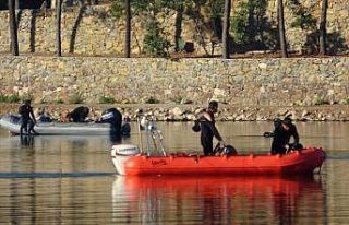 Sancaktepe’de gölde kaybolan kişiyi arama çalışmaları...