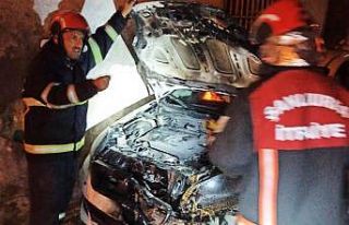 Şanlıurfa’da iki otomobil kundaklandı