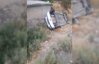 Şarampole düşen araçtan hafif yaralı kurtuldu