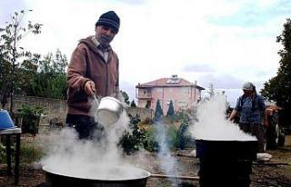 Sarıgöl’de evlerde şifa kaynağı pekmez yapılmaya...