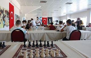 Satranç turnuvasında ödüller sahiplerini buldu