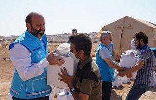 Savaşın yetim bıraktığı çocuklara Türkiye...