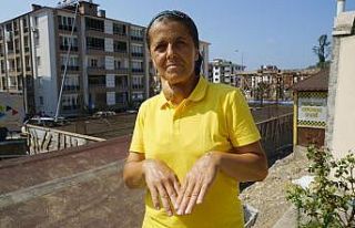 Sel suyu içinde ağaca sarılarak 5 saat mahsur kaldı,...