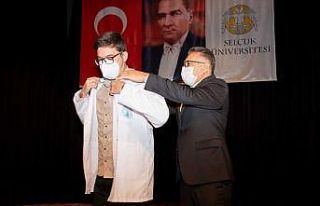 Selçuk Üniversitesi Tıp Fakültesinde beyaz önlük...