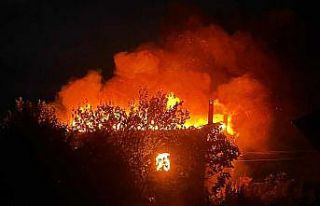 Selendi’de ev yangını