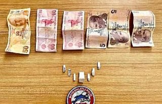 Siirt’te polisten kaçan 4 kişide uyuşturucu ele...