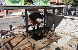 Siirt’te yer altı çöp konteynerleri onarılarak...