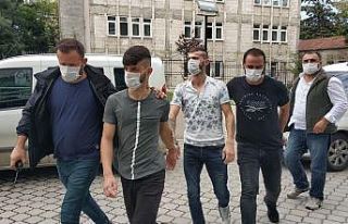 Silahlı saldırıda sokakta yürüyen kadını kazara...