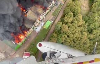 Şile’de fabrika yangınına helikopterden müdahale...