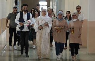 Şırnak’a atanan öğretmenler yöresel kıyafet...
