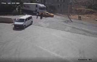 Şırnak’ta tır ve taksinin çarpışma anı kamerada