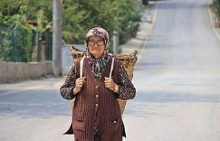 Sırtında küfesiyle gençlere taş çıkartıyor