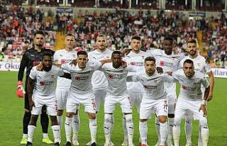 Sivasspor’da 11 futbolcu geldi, 8 gitti