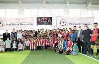 Sivas’ta düzenlenen futbol turnuvasında şampiyon...