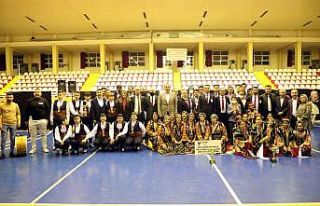 Sivas’ta halk oyunları şöleni