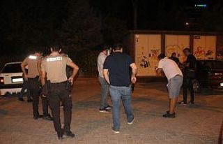 Sokak ortasında kovalayıp silahla ateş etti, saçmalar...