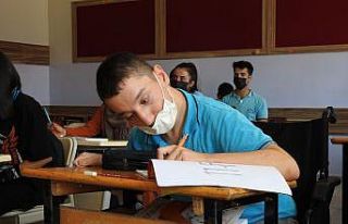 Sosyal medyadan akülü araç isteyen engelli gence...