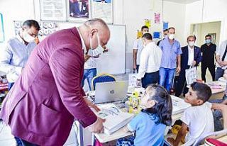 Soylu öğrencilerin heyecanına ortak oldu