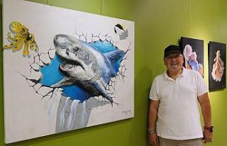 Sualtındaki güzellikleri tuvale yansıtan ressam