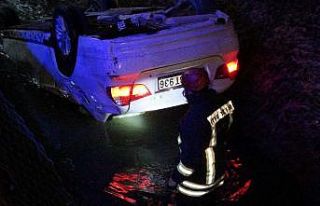 Sulama kanalına otomobil uçtu, ekipler alarma geçti