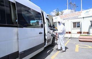 Sultangazi Belediyesi 700 okul servis aracını dezenfekte...