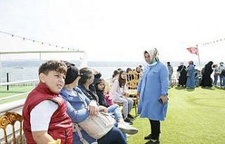 Sultangazili hanımlar Boğaz turunu çok sevdi