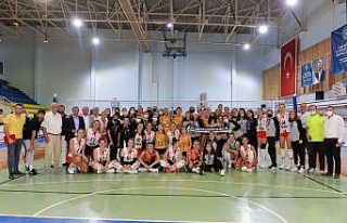Sultanlar Voleybol Kupası büyük ilgi gördü