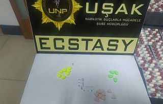 Şüpheli araçtan 1442 adet uyuşturucu hap çıktı