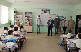 Sur İlçe Kaymakamı Çiftçi, kırsal mahallerde...