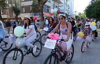 Süslü Kadınlar Bisiklet Turu’nda renkli görüntüler