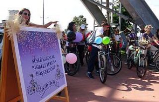 Süslü kadınlar topluluğu Rize’de pedal çevirdi
