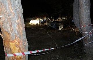 Takla atan otomobilde sıkışan sürücü yanarak...