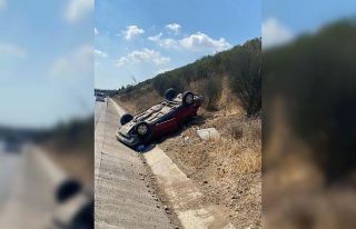 Takla atan otomobildeki 3 kişi yaralandı