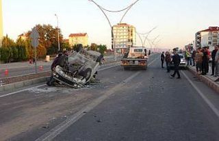 Takla atan otomobildeki 4 kişi yaralandı