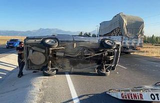 Taklalar atan otomobil karşı şeride geçip, ters...