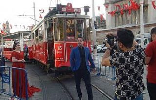 Taksim Meydanı evlenecek olan yabancı çiftlerin...