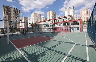 Talas’ta okulların spor sahaları pırıl pırıl