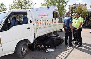 Tamirci çırağı, denemek için aldığı kamyonetle...