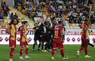 Taraftarlardan Yeni Malatyaspor’un kötü gidişatına...