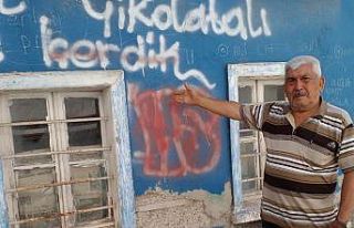 Tarihi evlerin duvarları yazı tahtasına döndü