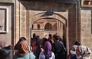 Tarihi Midyat konuk evine turistlerden yoğun ilgi