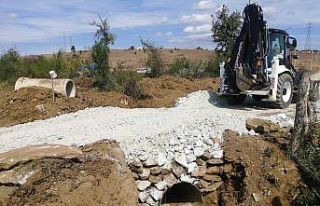 Tarla yollarında stabilize yol çalışmaları