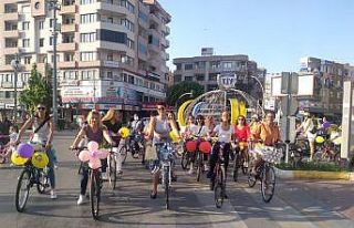 Tarsus’ta Süslü Kadınlar Bisiklet Turu