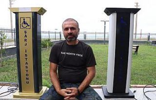 Tasarladığı şarj istasyonu ile akülü araç kullanan...