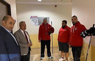 Taşkesenligil’den buz hokeycilere moral ziyareti
