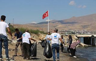 Tatvan’da ‘Dünya Kıyı Temizliği Günü’...
