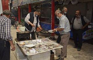 Tavşanlı’da balık satışları mangalda balık...