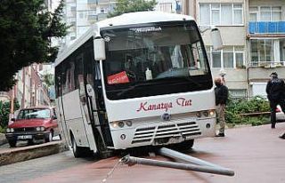 Tehlikeli yokuşta yine trafik kazası