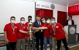 TEKNOFEST’e damga vuran öğrencilere ödül