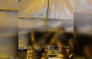 TEM’de durdurulan tırın dorsesinden 112 kaçak...